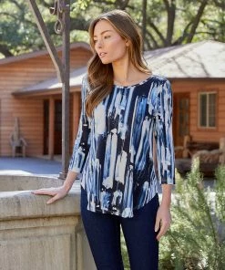 Karen Kane 3/4 Sleeve Shirttail Top Clothing