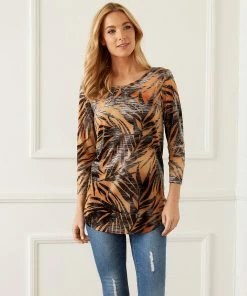 Karen Kane Tie-Dye Burnout Shirttail Top
